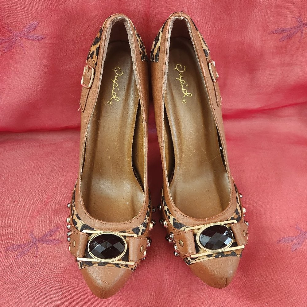 QUPID women dressing shoes Brown Heels Platform size7.5M Buckle Rivets cabochon.